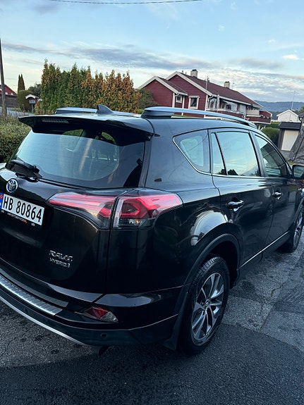 Toyota RAV4 26 of 30