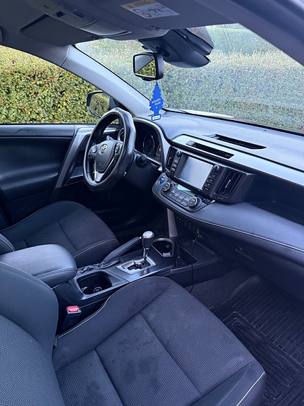 Toyota RAV4 14 of 30
