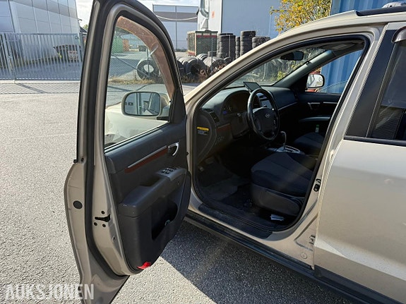 Hyundai Santa Fe 23 of 30