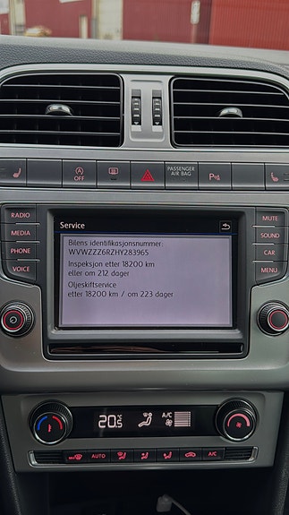 Volkswagen Polo 16 of 28