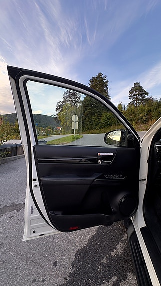 Toyota HiLux 21 of 24