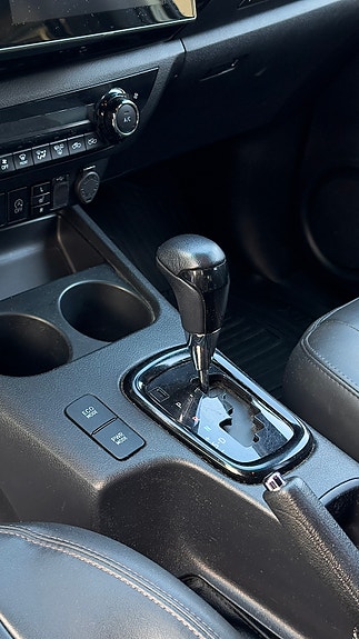 Toyota HiLux 14 of 24