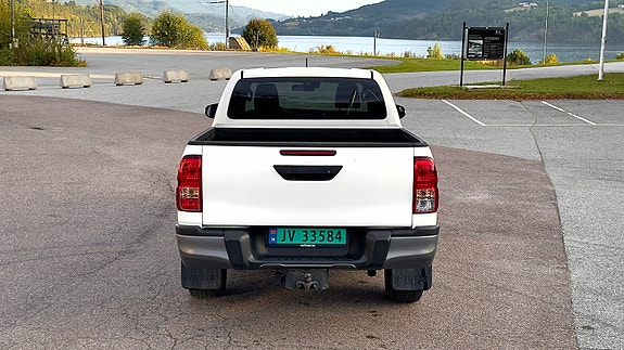 Toyota HiLux 7 of 24