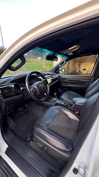 Toyota HiLux 18 of 24