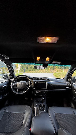Toyota HiLux 19 of 24