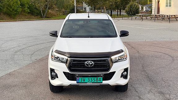 Toyota HiLux 3 of 24
