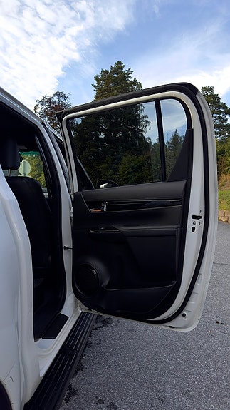 Toyota HiLux 23 of 24