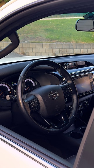 Toyota HiLux 13 of 24