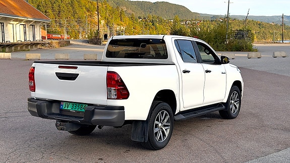 Toyota HiLux 8 of 24