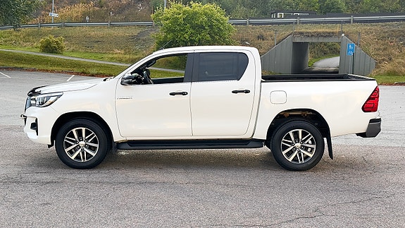 Toyota HiLux 5 of 24