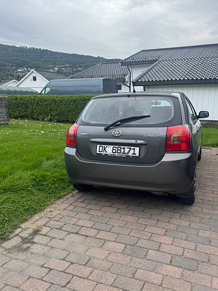 Toyota Corolla 4 of 5