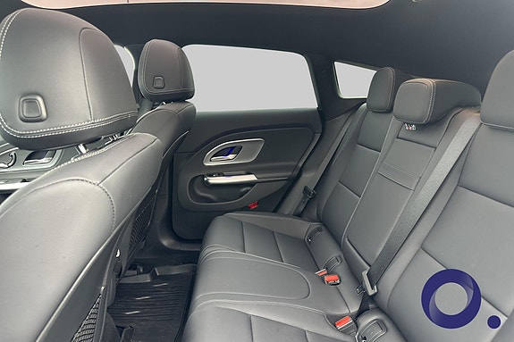 Mercedes-Benz CLA350 9 of 17
