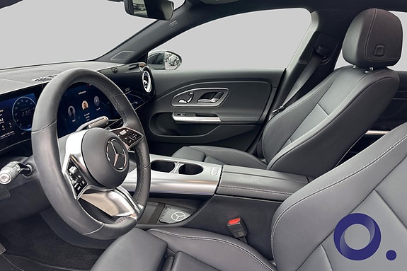 Mercedes-Benz CLA350 11 of 17