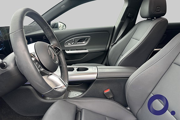 Mercedes-Benz CLA350 10 of 17