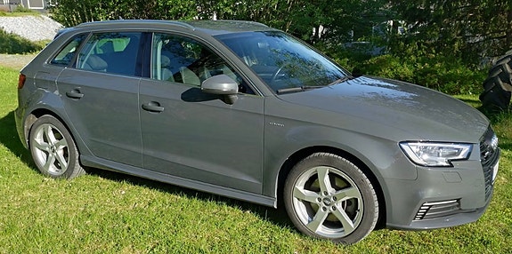 Audi e-tron 2 of 10