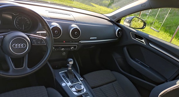 Audi e-tron 7 of 10