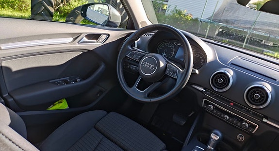 Audi e-tron 6 of 10
