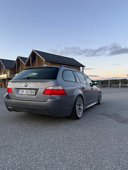 BMW 525d 4 of 6