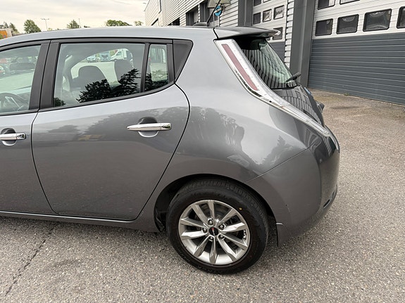 Nissan Leaf 3 of 16