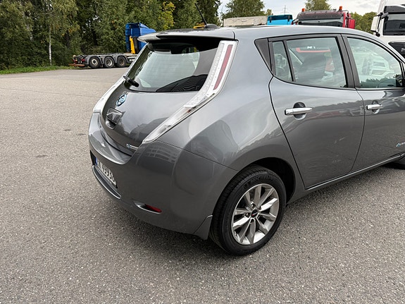 Nissan Leaf 5 of 16