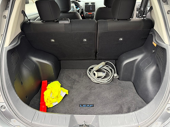 Nissan Leaf 7 of 16