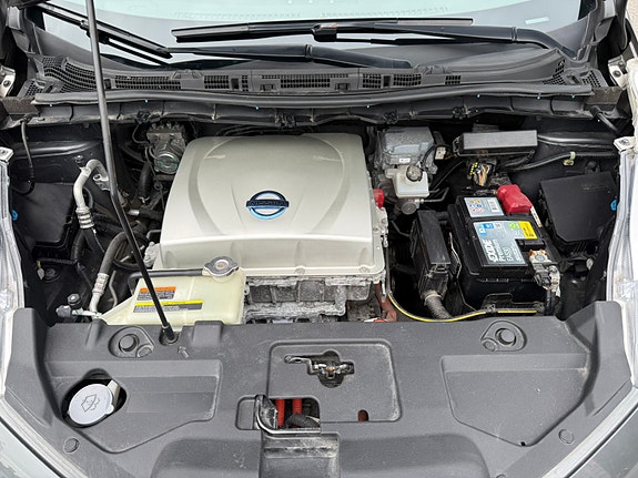 Nissan Leaf 13 of 16