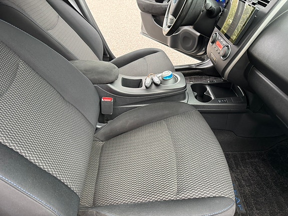 Nissan Leaf 12 of 16