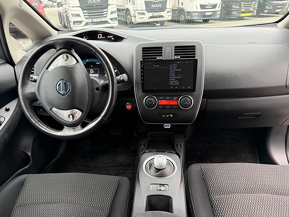 Nissan Leaf 6 of 16