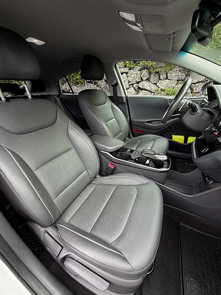 Hyundai IONIQ 13 of 22