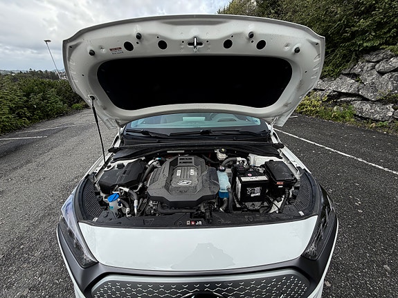Hyundai IONIQ 16 of 22