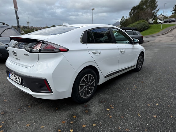 Hyundai IONIQ 2 of 22