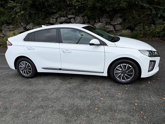 Hyundai IONIQ 3 of 22