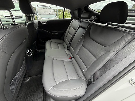 Hyundai IONIQ 10 of 22