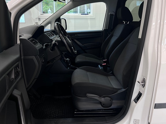 Volkswagen Caddy Maxi 18 of 30