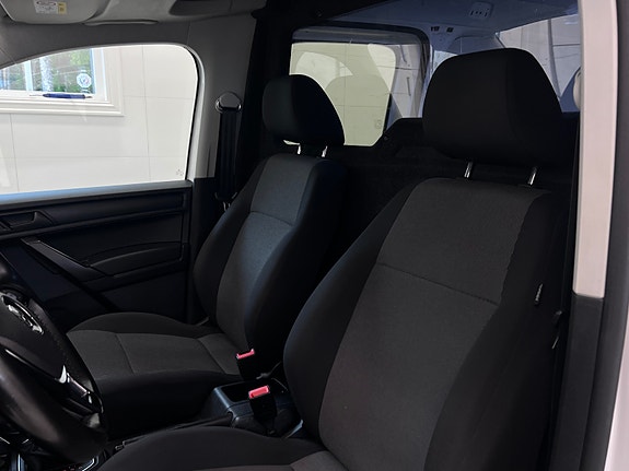 Volkswagen Caddy Maxi 23 of 30