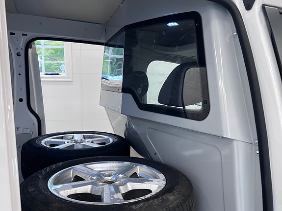 Volkswagen Caddy Maxi 14 of 30