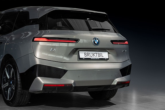 BMW iX 6 of 30