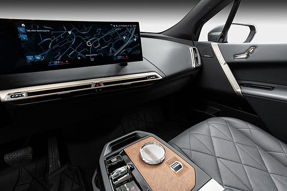 BMW iX 25 of 30