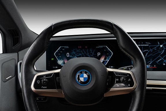 BMW iX 22 of 30