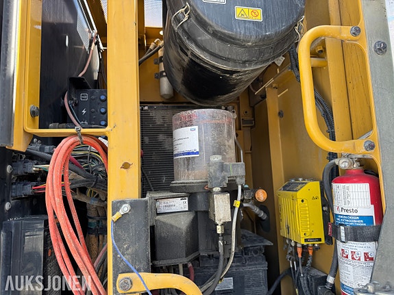 Cat 330F L MED BORERIGG OG SPUNTEAGGREGAT 24 of 30