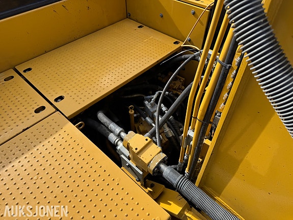 Cat 330F L MED BORERIGG OG SPUNTEAGGREGAT 26 of 30