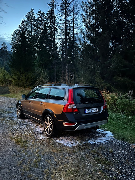 Volvo XC70 2 of 9