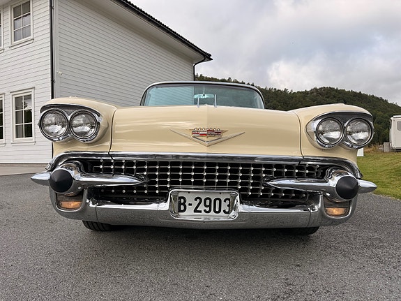 Cadillac Cab DeVille 24 of 30