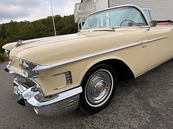 Cadillac Cab DeVille 28 of 30