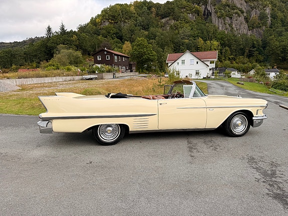 Cadillac Cab DeVille 18 of 30