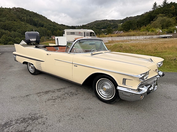 Cadillac Cab DeVille 20 of 30