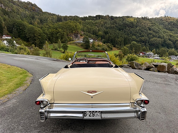 Cadillac Cab DeVille 12 of 30