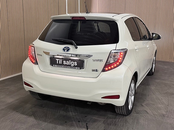 Toyota Yaris 13 of 30