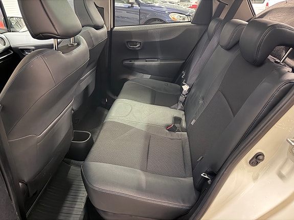 Toyota Yaris 16 of 30