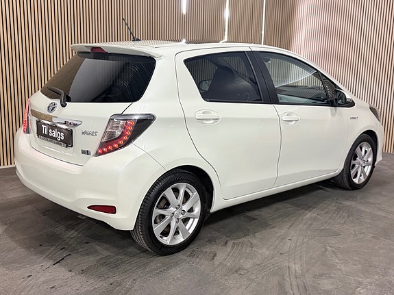 Toyota Yaris 10 of 30